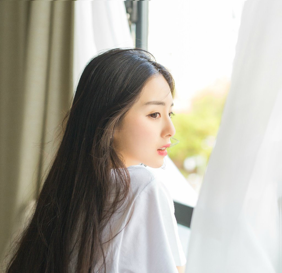 与此同时，远在襄阳的诸葛亮也收到了刘备撤兵回荆州的消息，心中彻底松了口气。